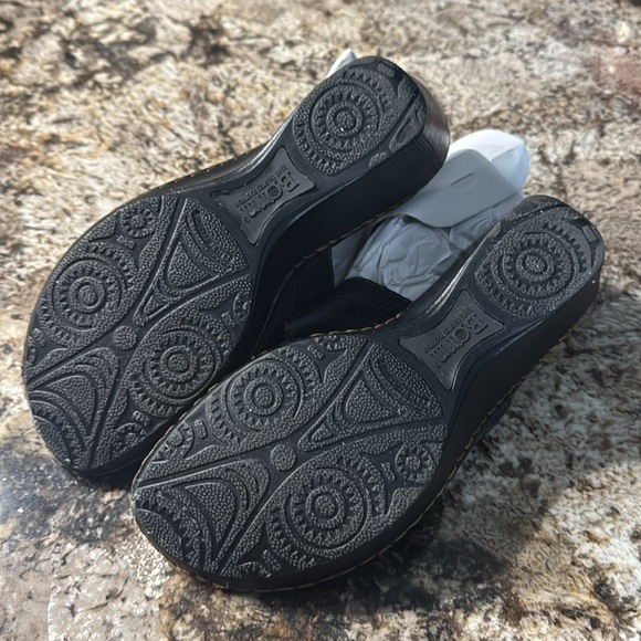 Born black shoes, size 9 like new condition, worn once. - Picture 3 of 3